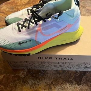 Nike Trail Athletic Shoes - White, Green, Orange, Black